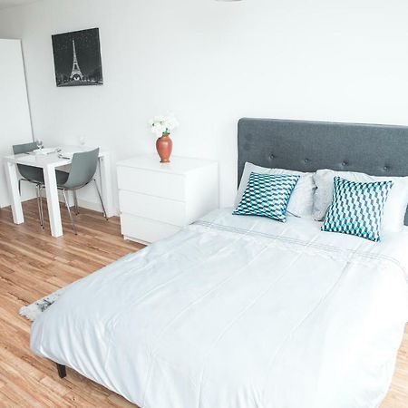 Studio Apartments Free Street Parking Subject To Availability Manchester Exteriör bild