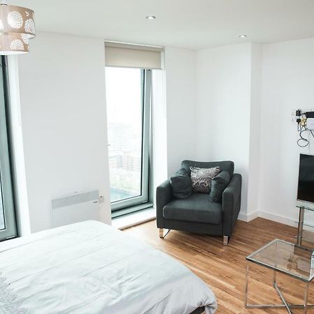 Studio Apartments Free Street Parking Subject To Availability Manchester Exteriör bild
