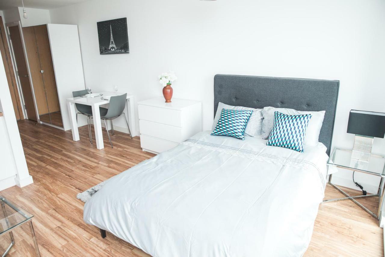 Studio Apartments Free Street Parking Subject To Availability Manchester Exteriör bild