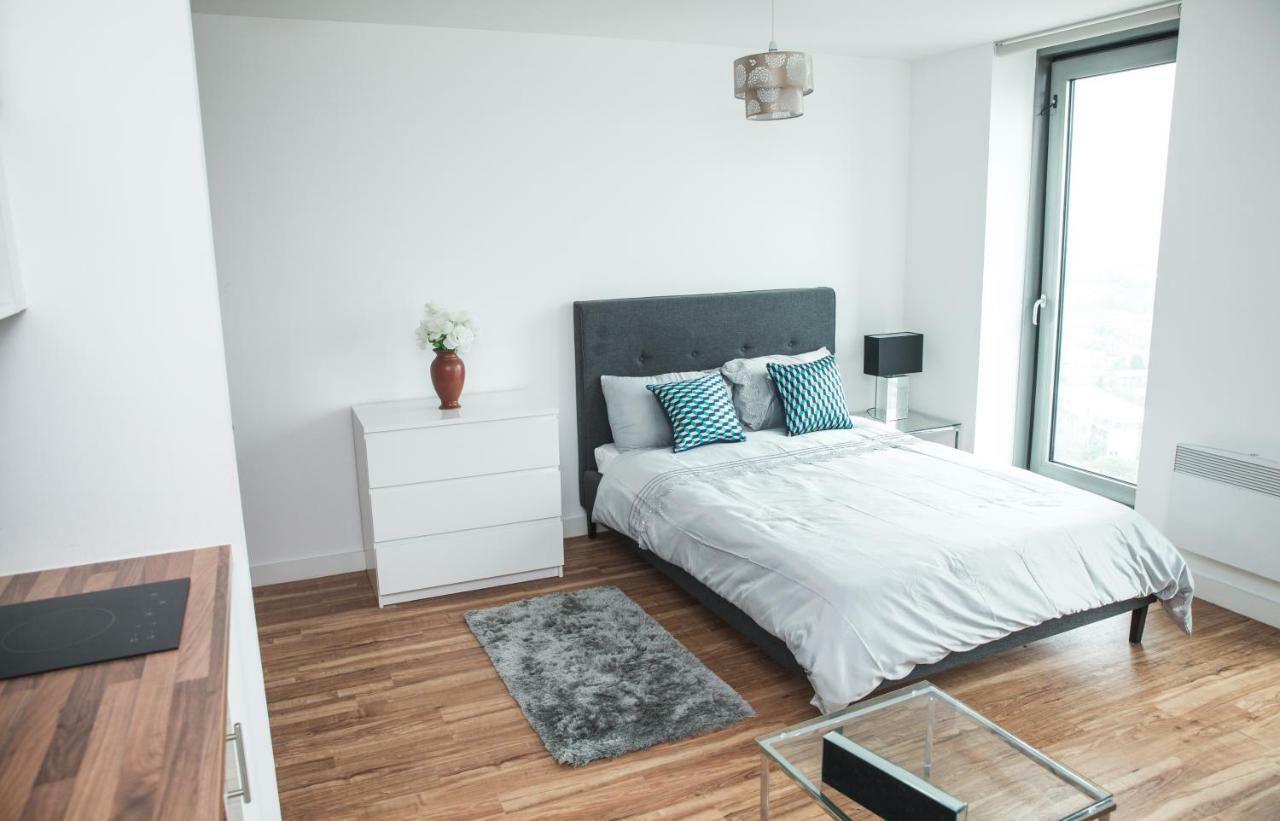 Studio Apartments Free Street Parking Subject To Availability Manchester Exteriör bild