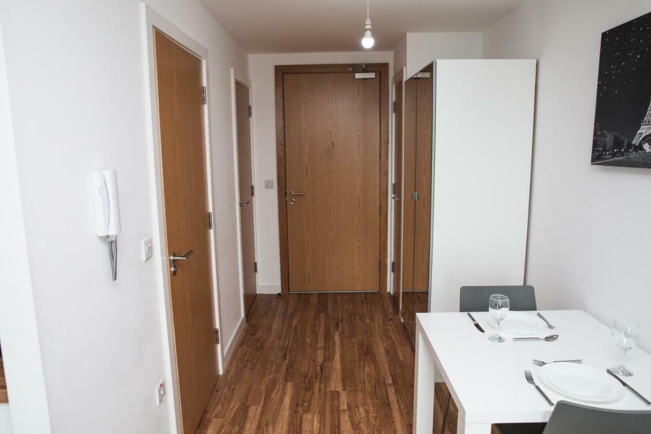 Studio Apartments Free Street Parking Subject To Availability Manchester Exteriör bild