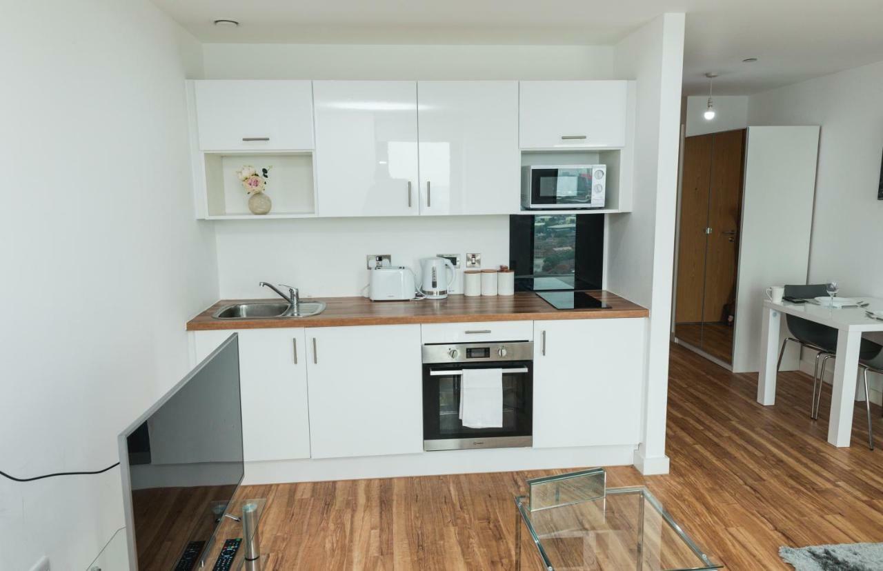 Studio Apartments Free Street Parking Subject To Availability Manchester Exteriör bild