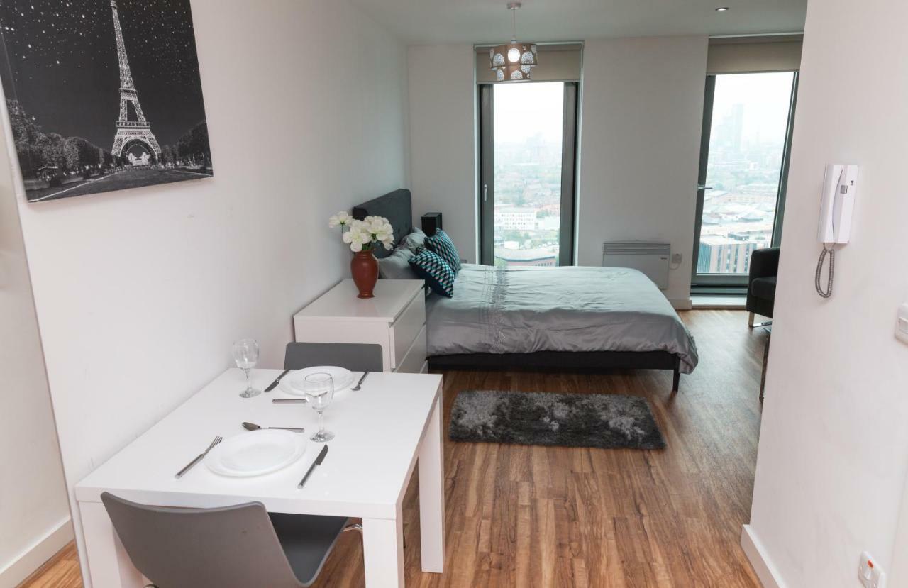 Studio Apartments Free Street Parking Subject To Availability Manchester Exteriör bild