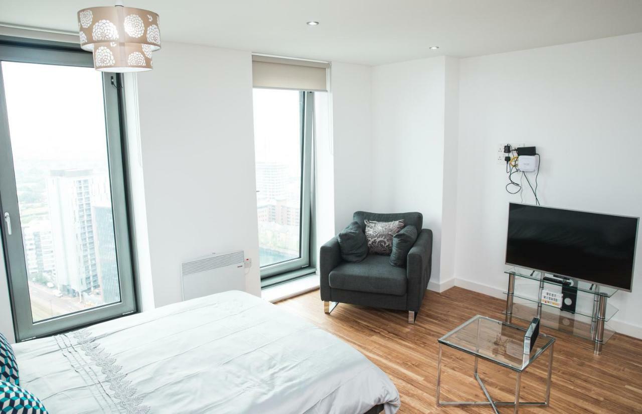 Studio Apartments Free Street Parking Subject To Availability Manchester Exteriör bild