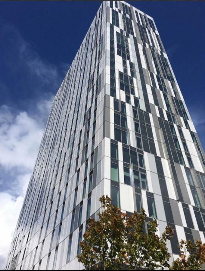 Studio Apartments Free Street Parking Subject To Availability Manchester Exteriör bild