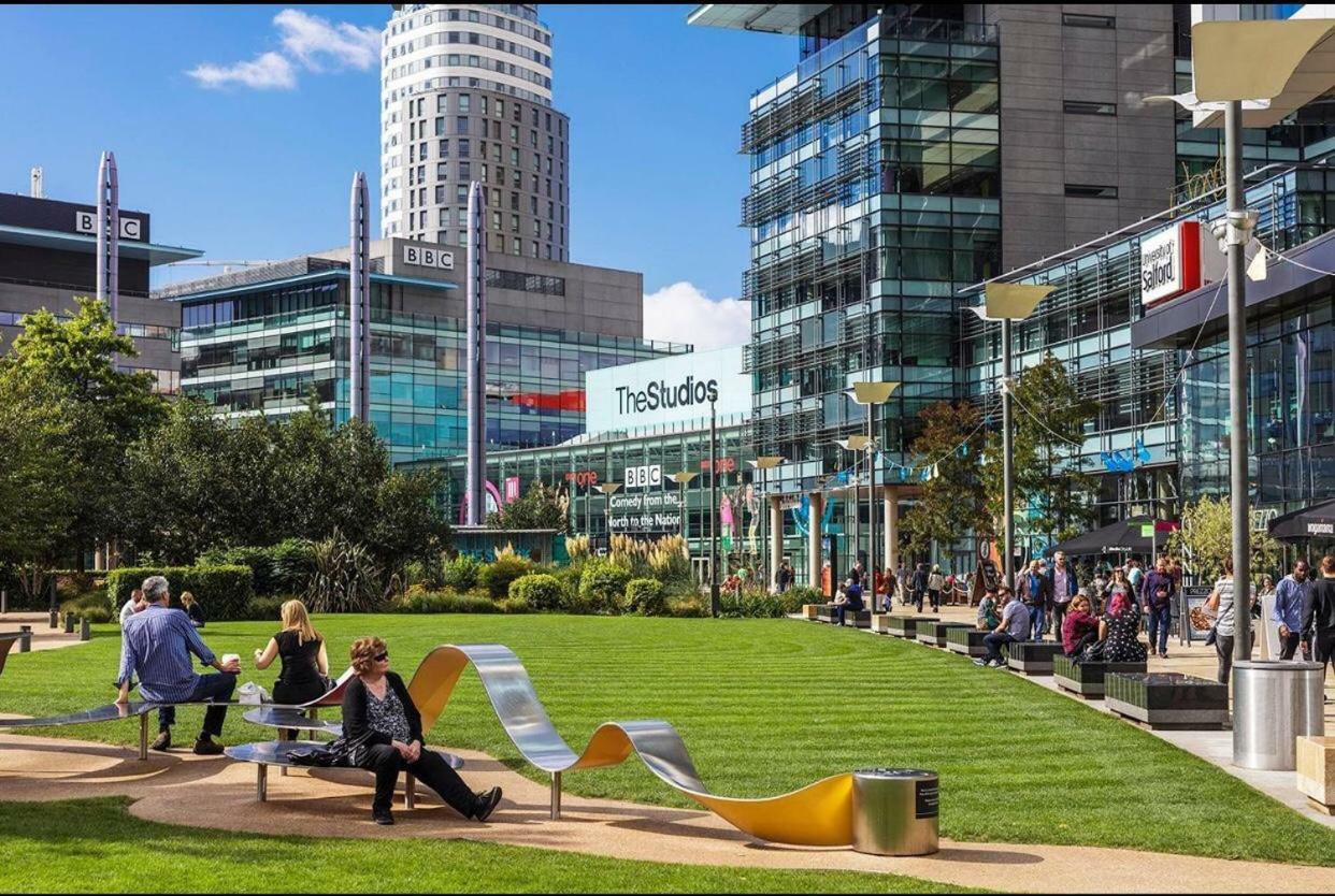 Studio Apartments Free Street Parking Subject To Availability Manchester Exteriör bild